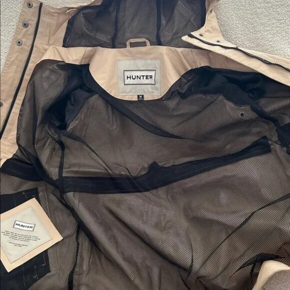 NEW Hunter Ladies' Water & Wind Resistant Rain Jacket, Tan Large NWT - Picture 9 of 9